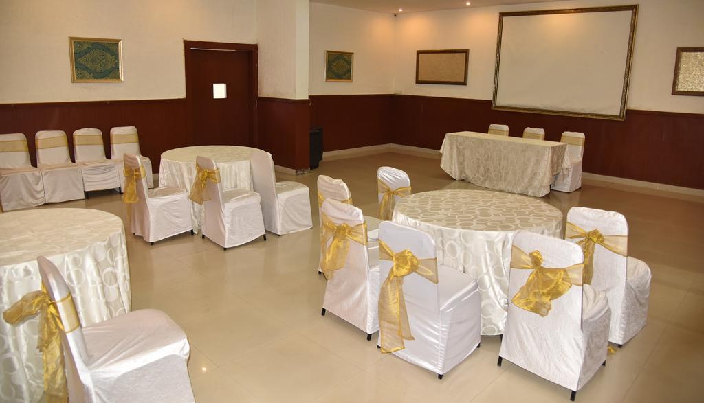 The Bentley Seaside Boutique Hotel Chennai Exterior foto