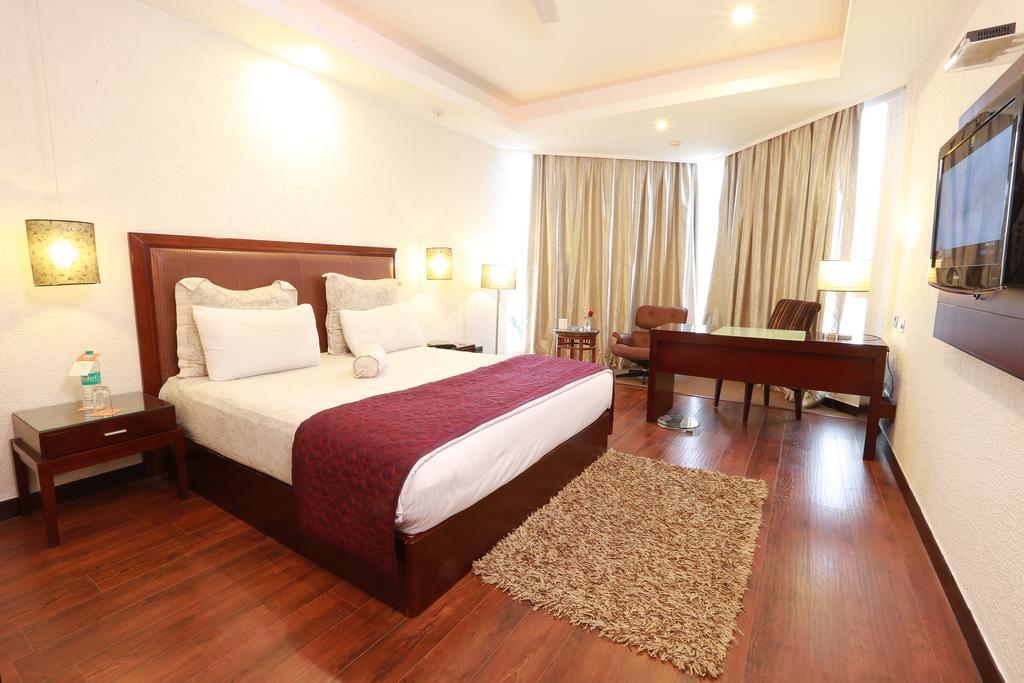 The Bentley Seaside Boutique Hotel Chennai Exterior foto